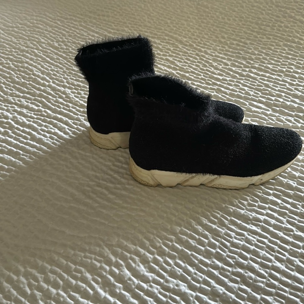 Wishbone booties
